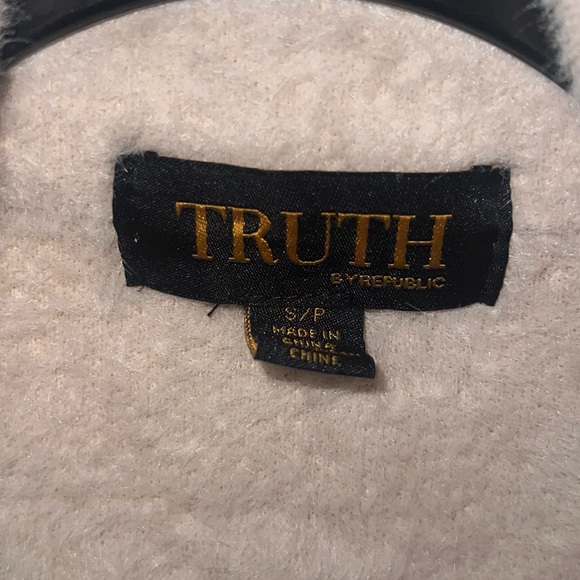 Fuzzy shacket - Picture 4 of 4